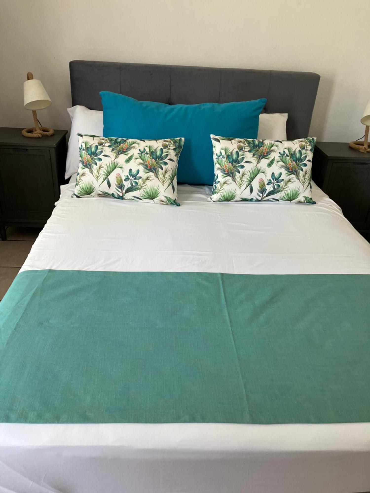 Fully Furnished Luxury Villa 3 Right On A Blue Ocean Belle Mare Exterior photo